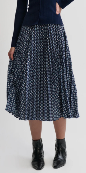 Natalya Printed Pleated Skirt in Navy Star Foulard