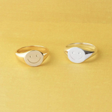 Happy Signet Ring in Gold