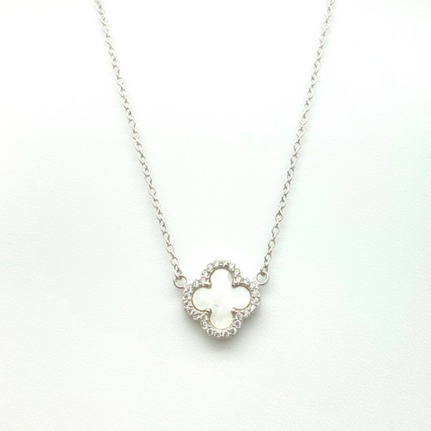 Medium Mother of Pearl Quatrafoil Necklace in Silver